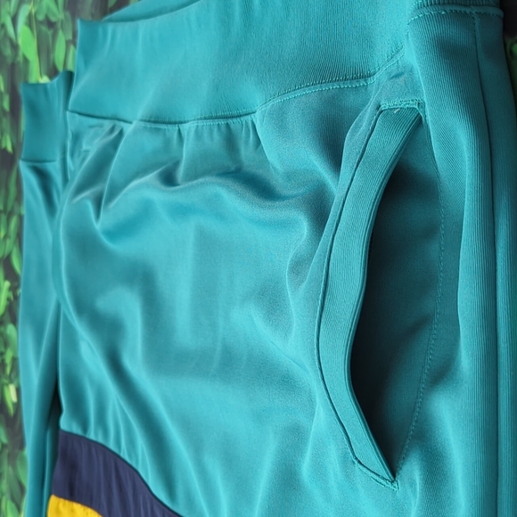 Men's 90's Inspired Xersion Athleisure Quarter Zip Hoodie - Picture 6 of 9